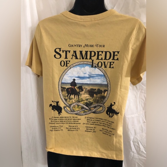 Tops - Stampede of Love Country Music Tour yellow concert tshirt size small brand new
